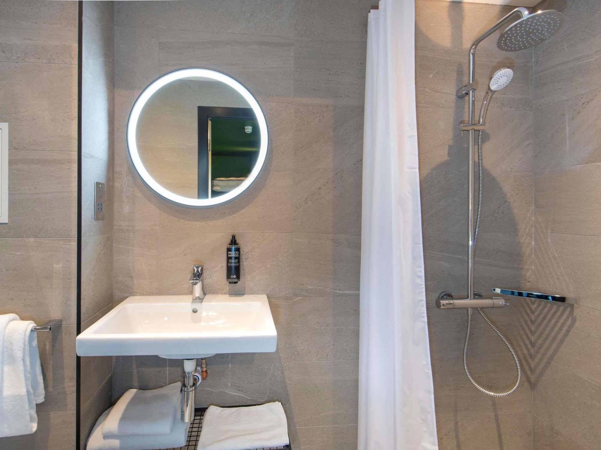 Standard Double Room Mobility Access