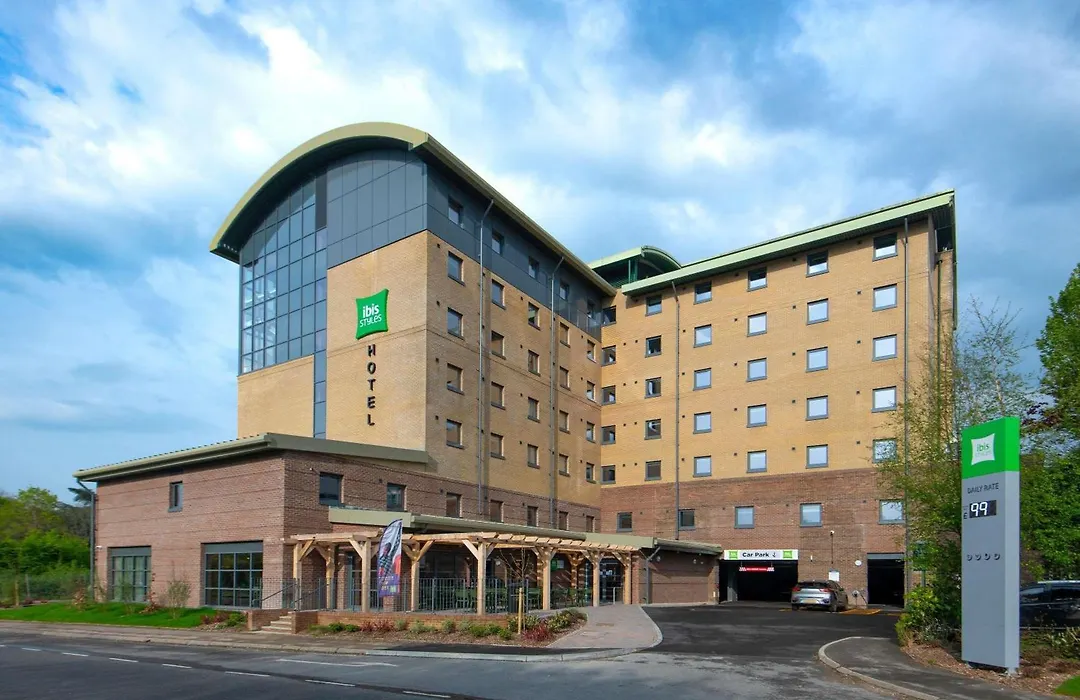 Ibis Styles London Gatwick Airport-1