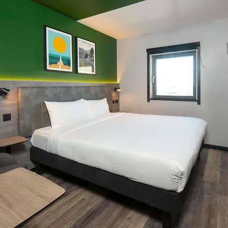 Ibis Styles London Gatwick Airport-3