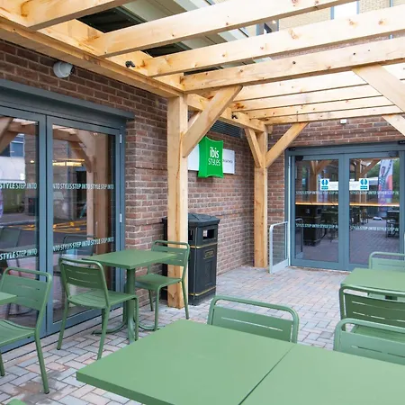 Ibis Styles London Gatwick Airport-2